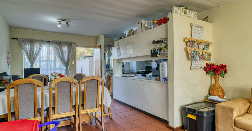 Table Décor - A living room with a kitchen and dining area